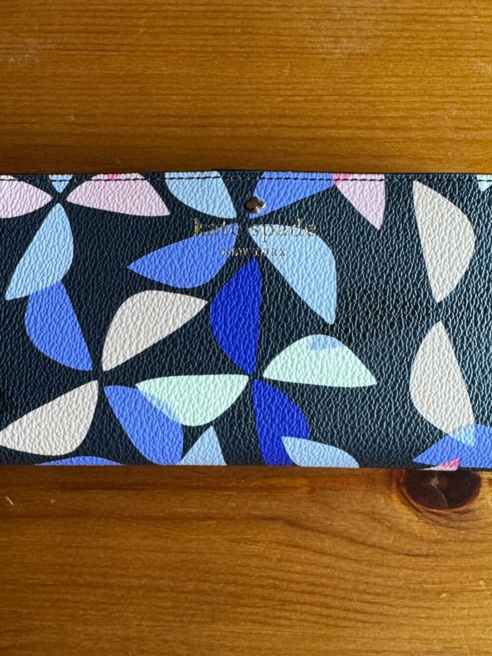 NWOT Kate Spade NY Hawthorne Lane Spinner Stacy Wallet - 6.5"W x 1"D x 3.5"